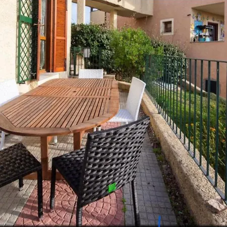 Airport-shuttle-till Night Check In-pool-garden-aircond-wifi-parking Free דירה אולביה